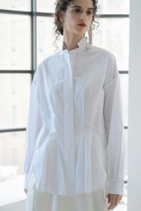 タック入無地ブラウス