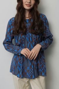 アムンゼンピンタック入ブラウス