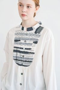 飾りテープ刺繍シャツ