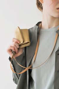 ネックストラップコンパクト財布