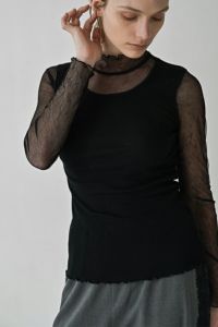 メッシュハイネックプルオーバー