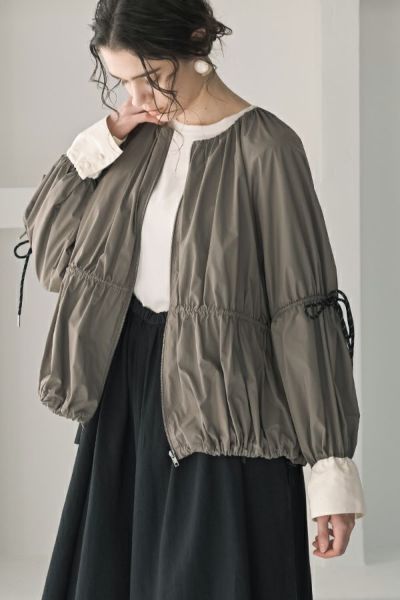 極美品✨akane femme あむう コート 刺繍 ビジュー レッド 赤 L 極美品✨akane femme あむう コート 刺繍 ビジュー レッド 赤 L