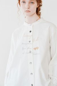 綿起毛刺繍ロゴブラウス