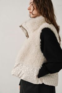 【お届け最短】ジオメトリックFURパディットベスト