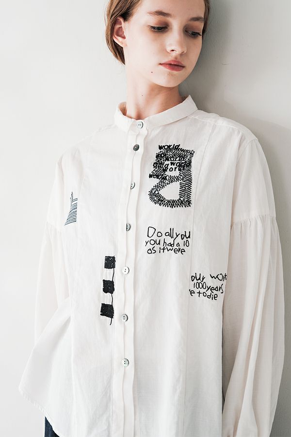 【2月上旬入荷】グラフィック刺繍ブラウス